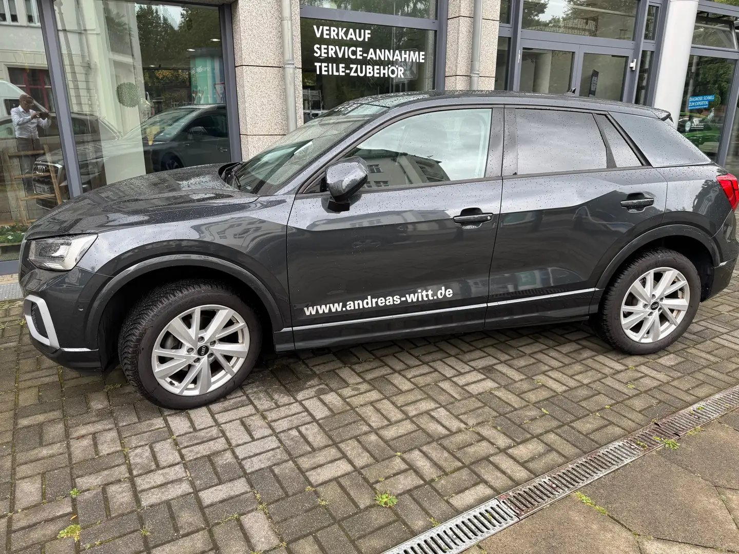 Audi Q2 35 TFSI advanced Schwarz - 2