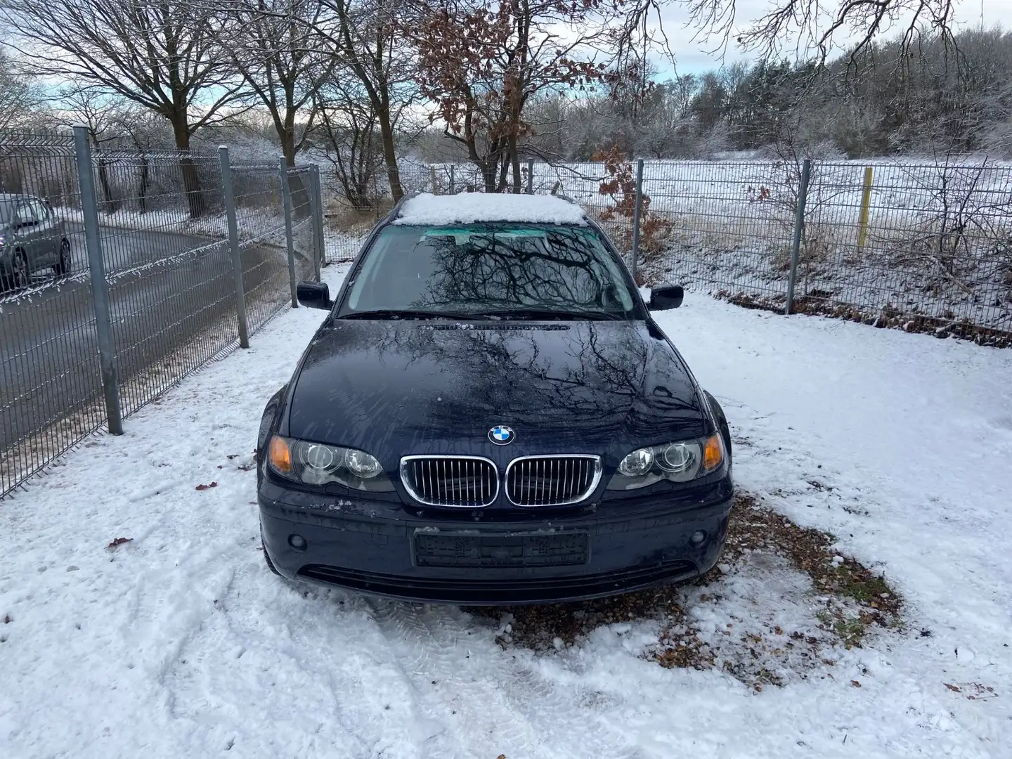 BMW 320 i touring Edition Lifestyle Blau - 1