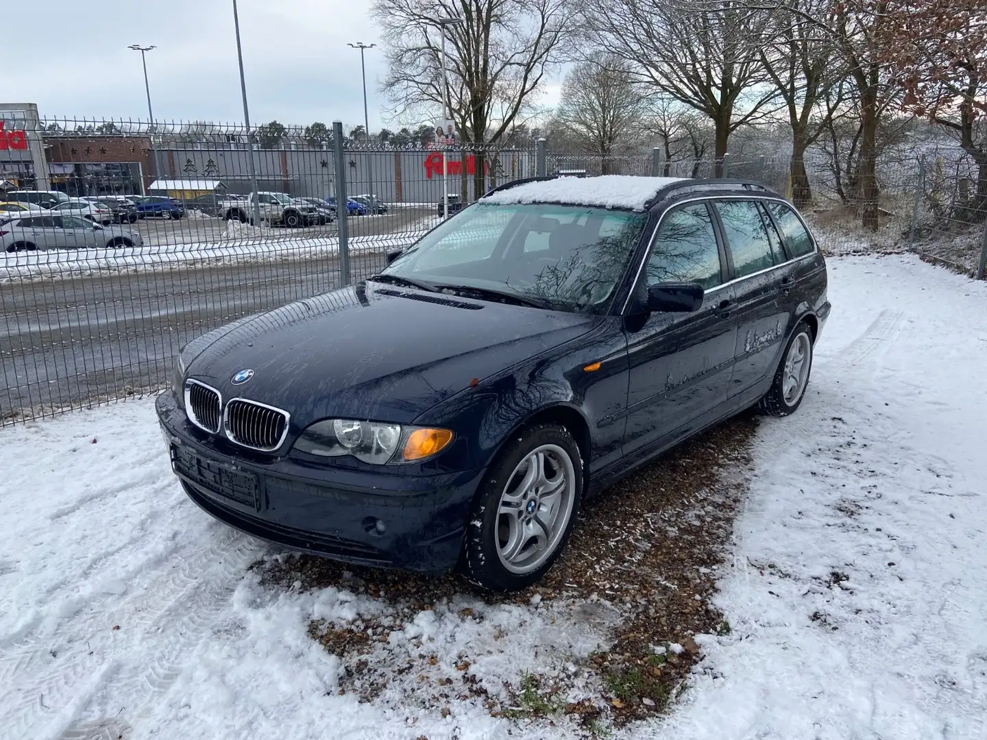 BMW 320 i touring Edition Lifestyle Blau - 2