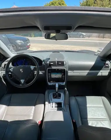 Porsche Cayenne view 4