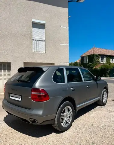 Porsche Cayenne view 3
