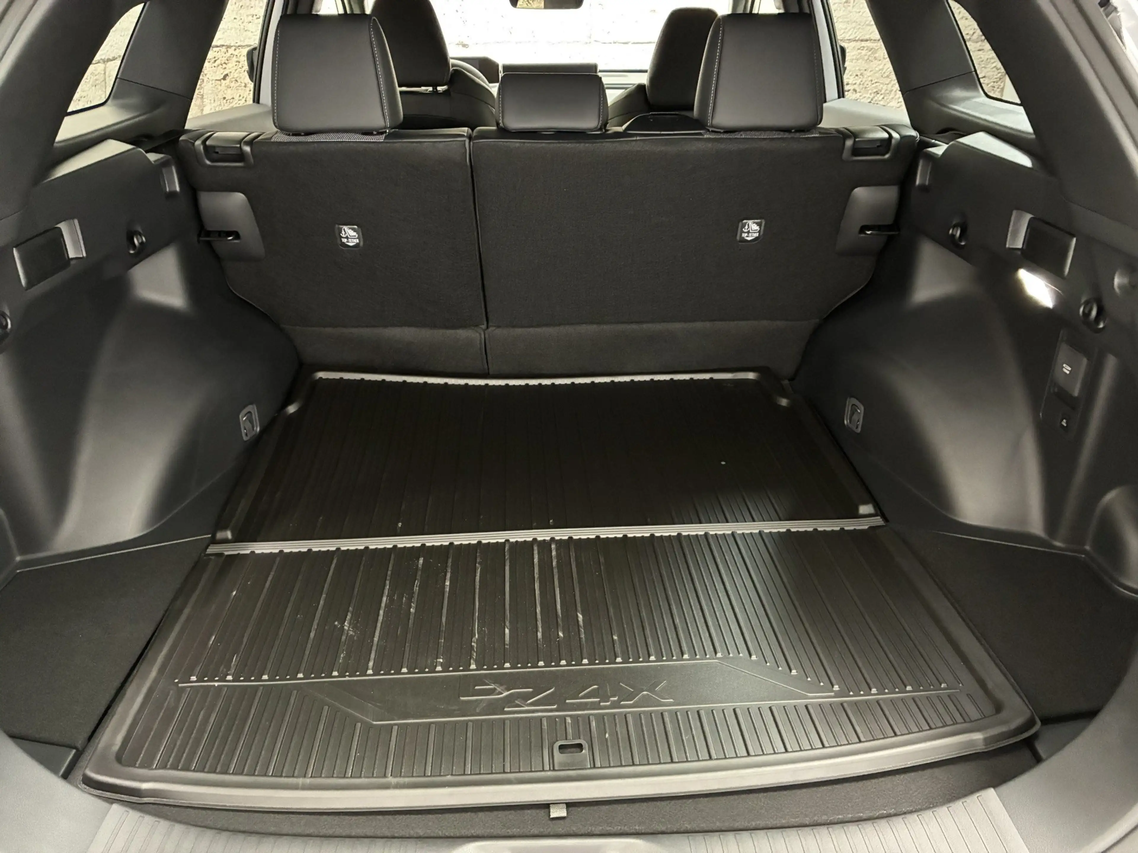 Toyota bZ4X Touring BEV 4x4 Teamplayer — photo 15