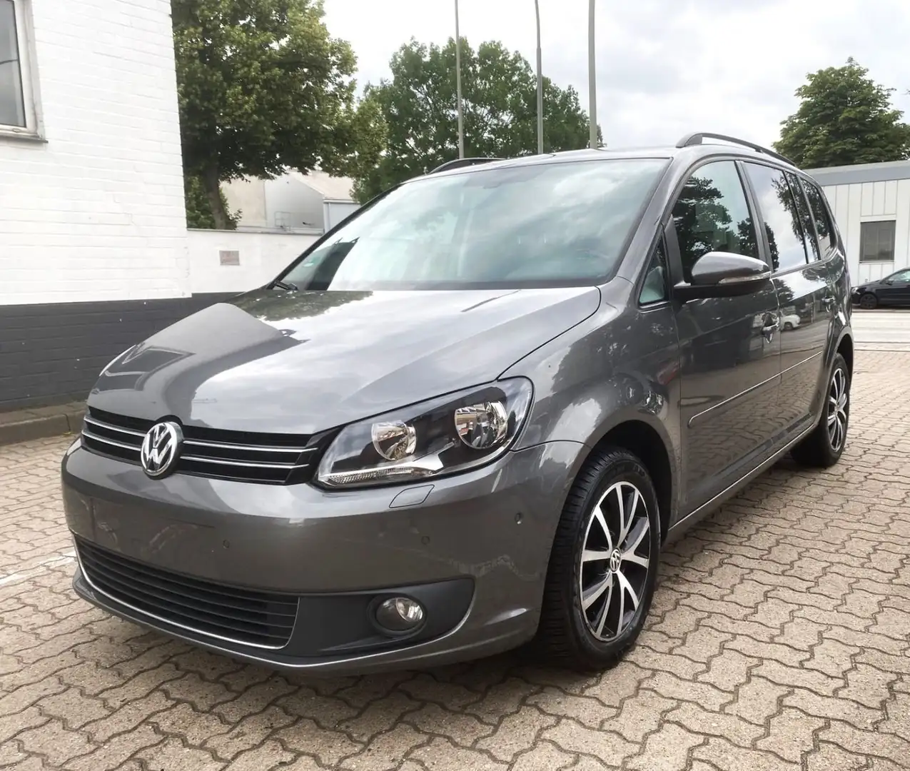 Volkswagen Touran 1.6 TDI BMT*NAVI*R.KAMERA*AHK*SitzHzg* Gris - 2