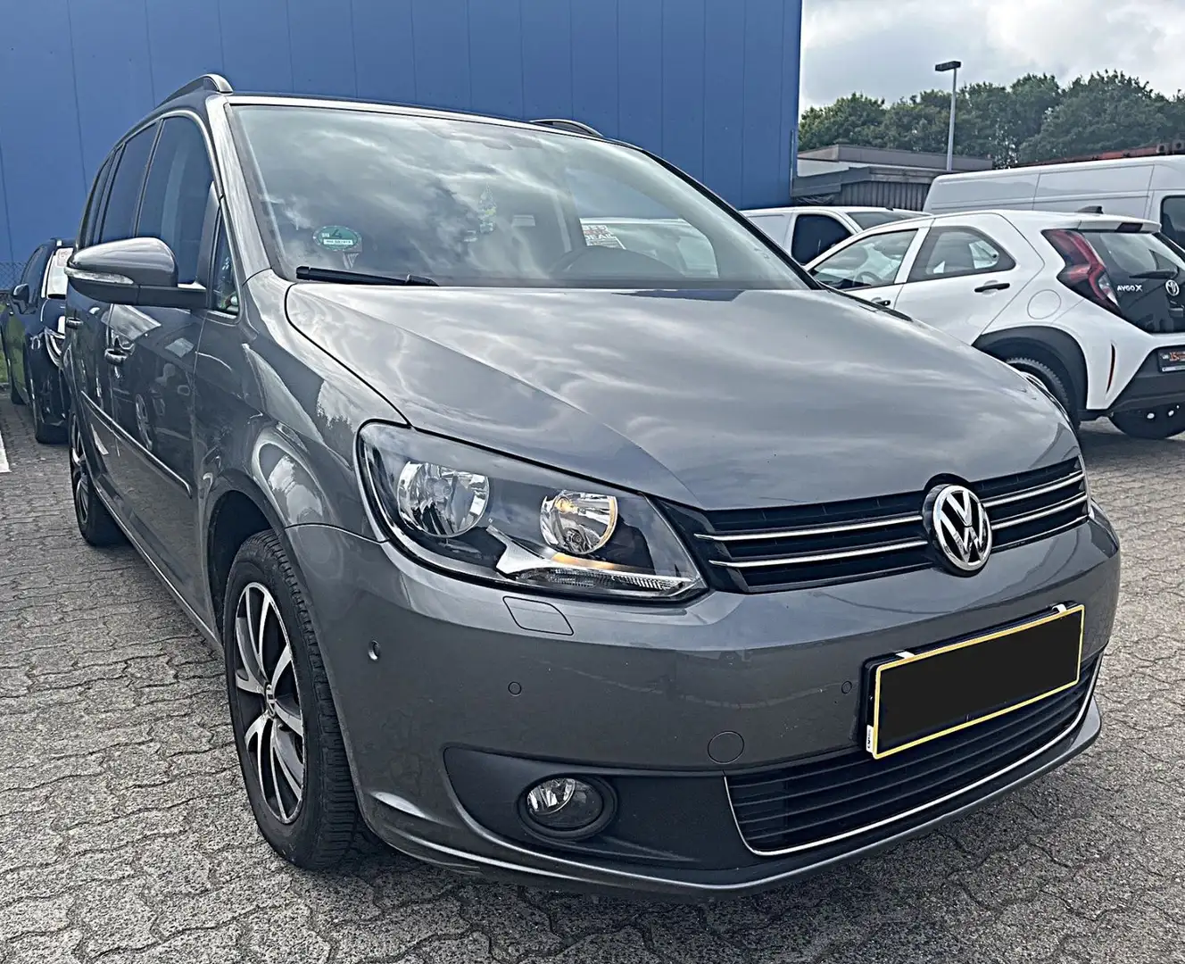 Volkswagen Touran 1.6 TDI*NAVI*R.KAMERA*AHK*SitzHzg* Grau - 2