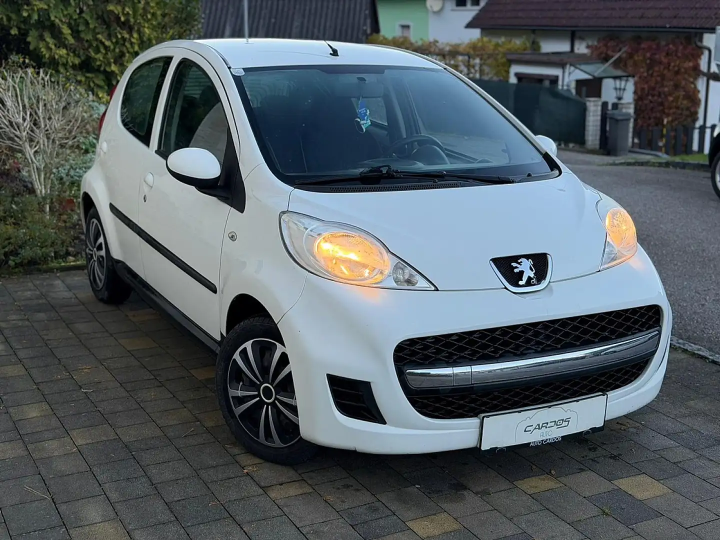 Peugeot 107 Urban Anmeldung und Vignette Gratis Weiß - 1