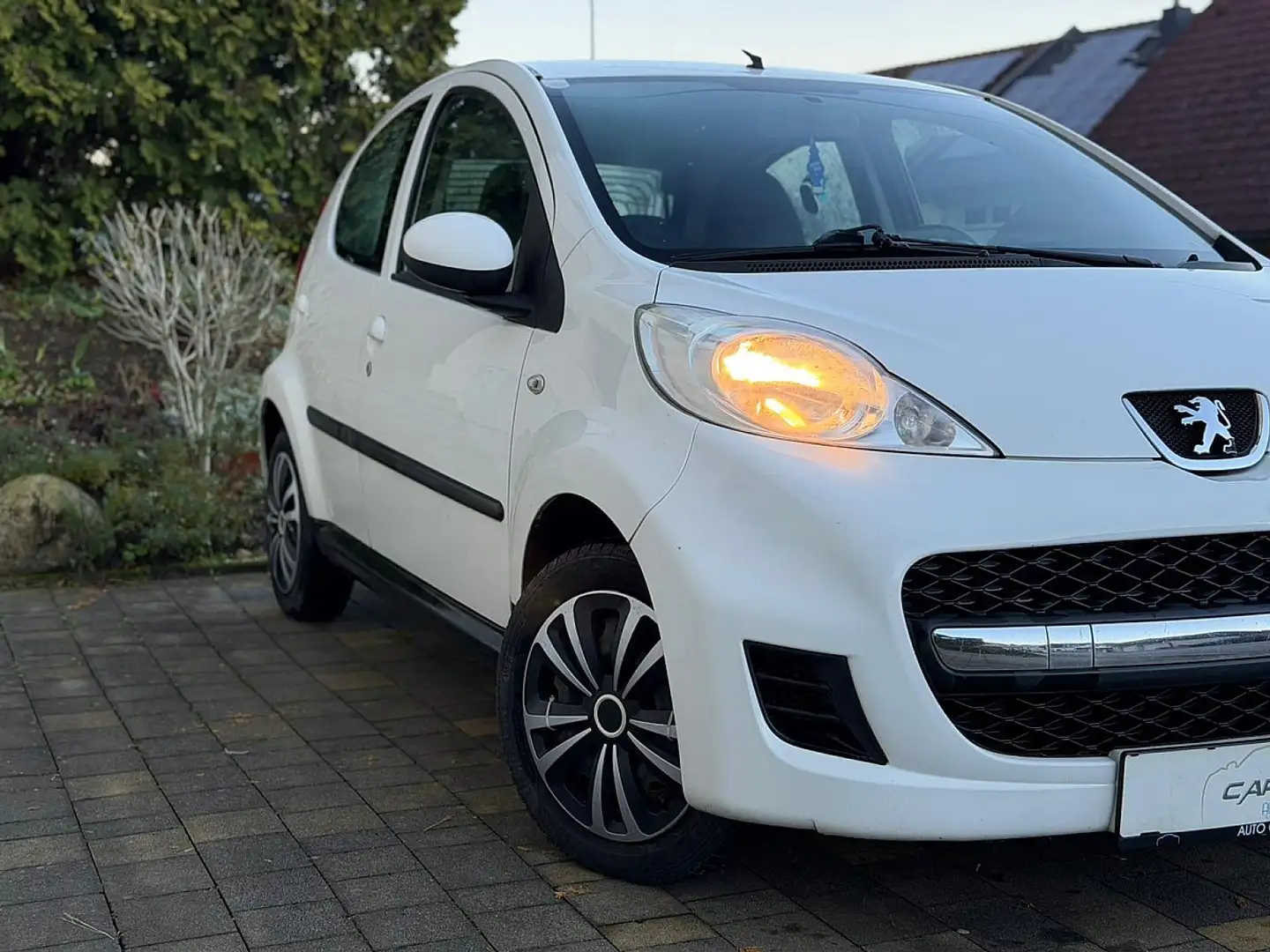 Peugeot 107 Urban Anmeldung und Vignette Gratis Weiß - 2