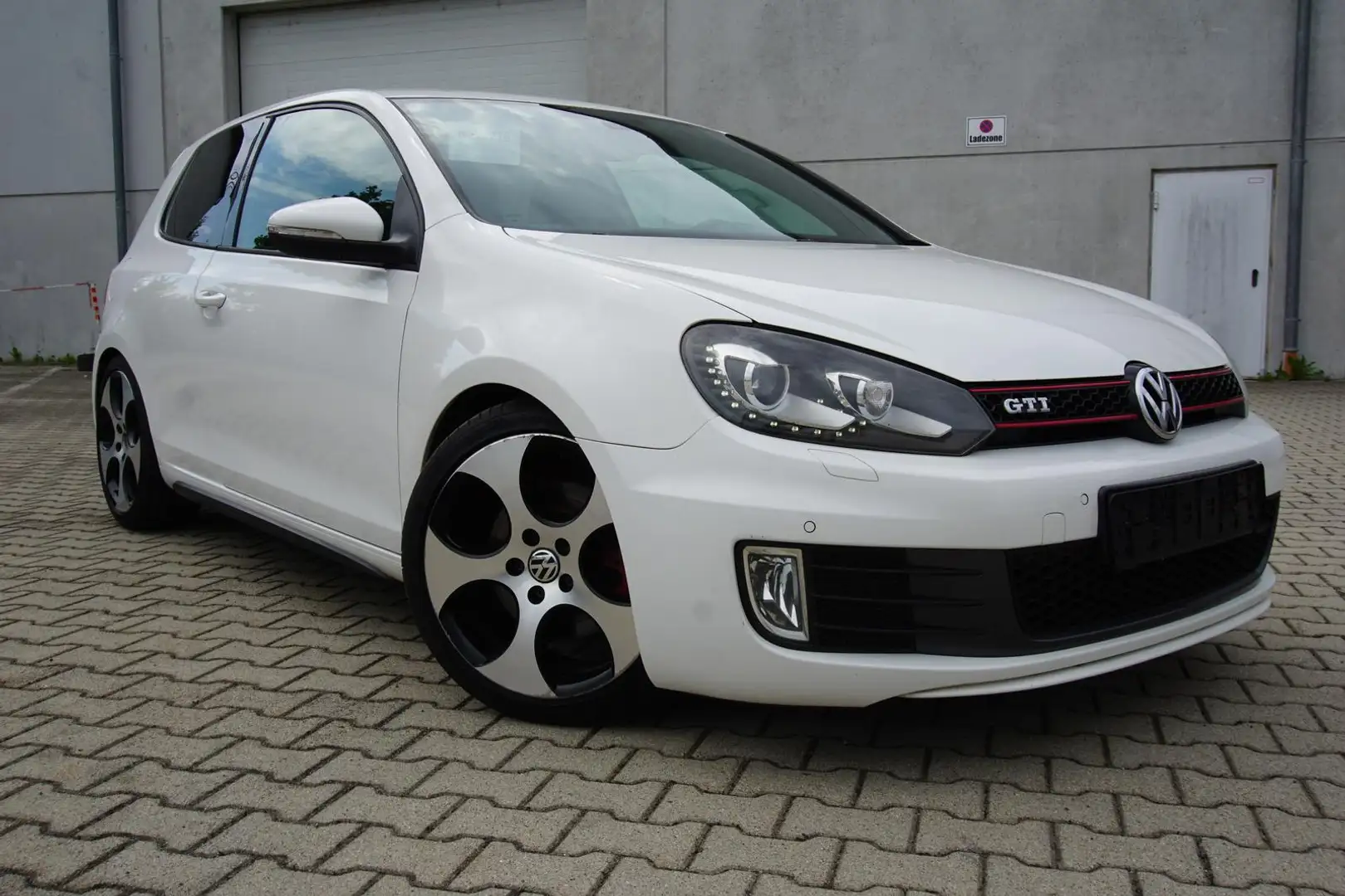 Volkswagen Golf 2.0TSI GTI Navi Xenon PDC SHZ Mtl. ab 79,- Weiß - 1