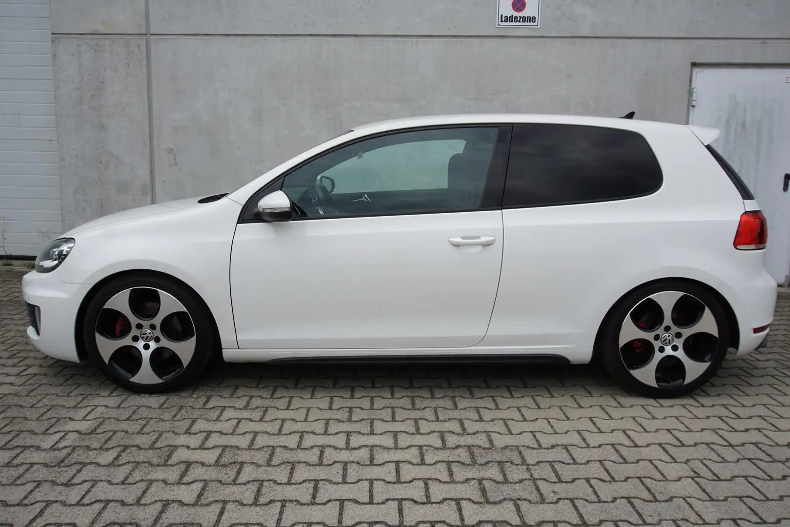 Volkswagen Golf 2.0TSI GTI Navi Xenon PDC SHZ Mtl. ab 79,- Weiß - 2