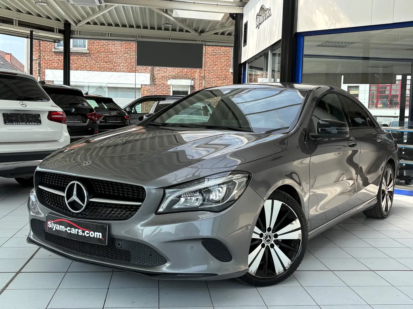 Mercedes-Benz CLA 180 d * XENON * CUIR * GPS * CAMERA * CARPLAY Grijs - 1