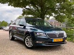Skoda Superb Combi Stoelverwarming, Trekhaak, Elektrische stoelverstelling, Navigatiesysteem, Lichtmetalen velgen, Parkeerhulp voor, Schakelflippers, LED verlichting