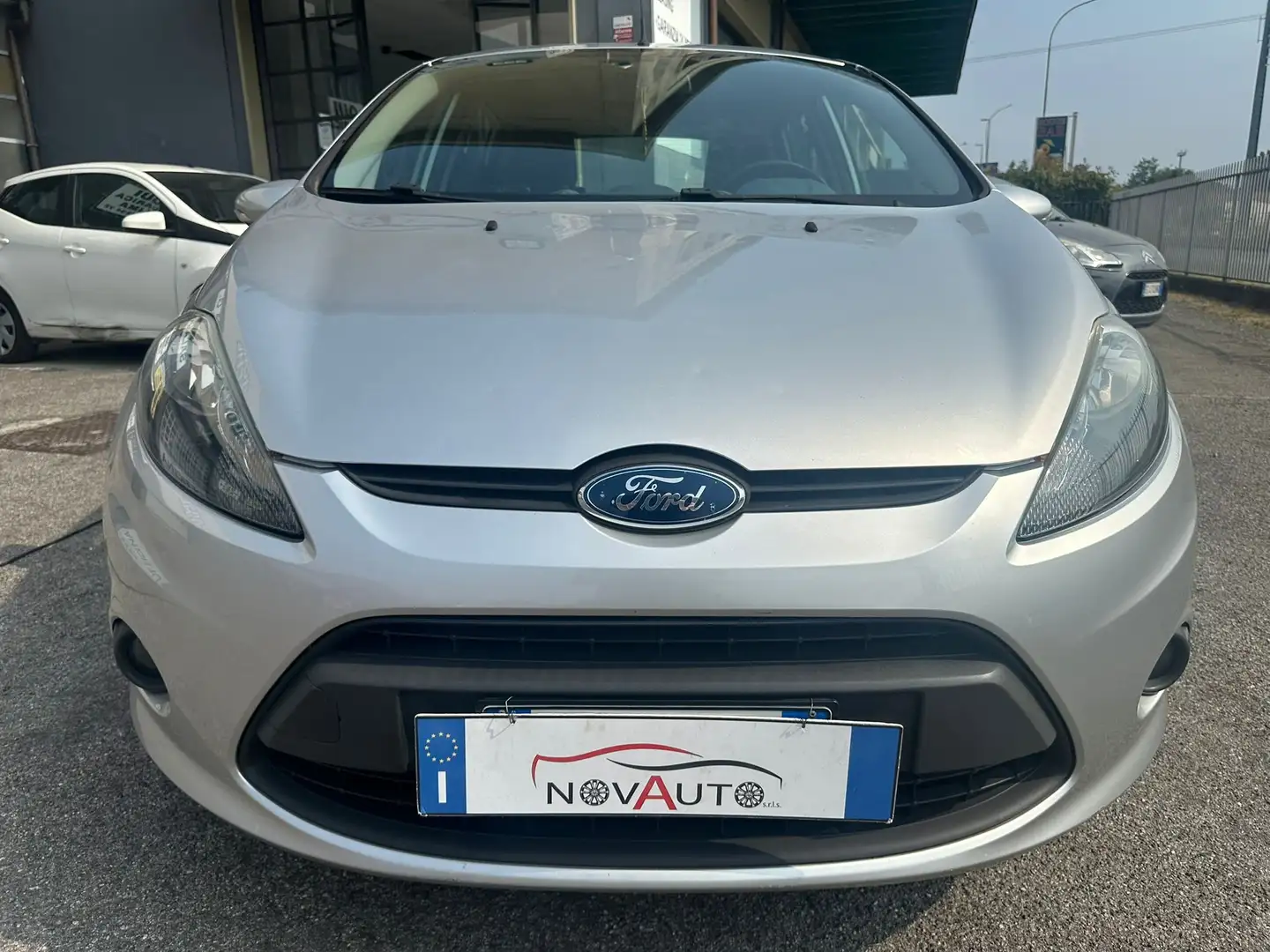 Ford Fiesta Fiesta 5p 1.2 16v Titanium 82cv Grigio - 1