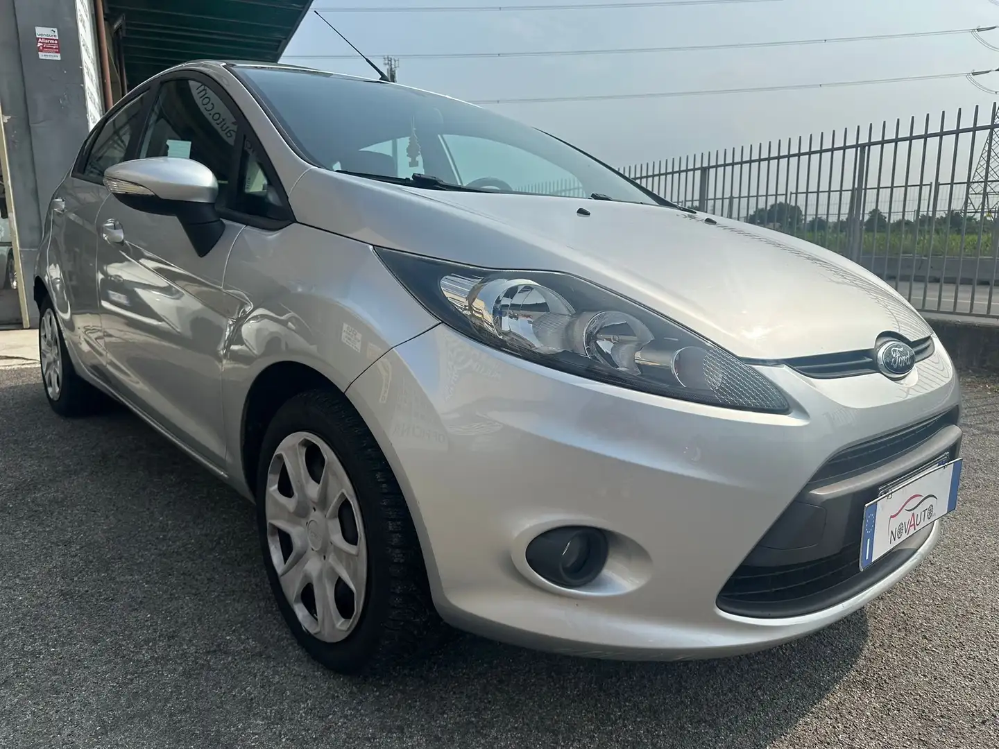Ford Fiesta Fiesta 5p 1.2 16v Titanium 82cv Grigio - 2