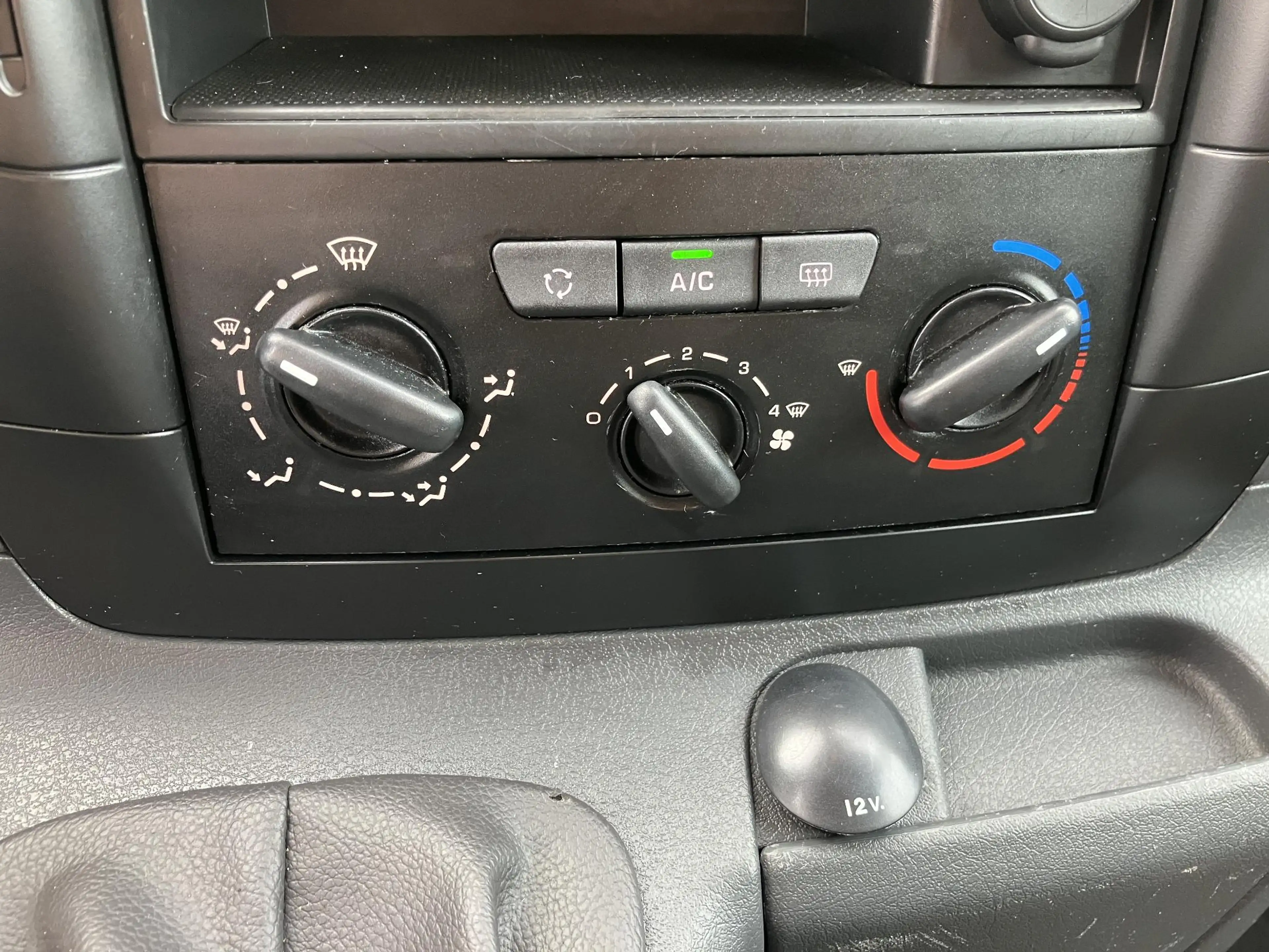 Peugeot Expert 227 1.6 HDI L1H1 | Trekhaak | Navi | Cruise — photo 31