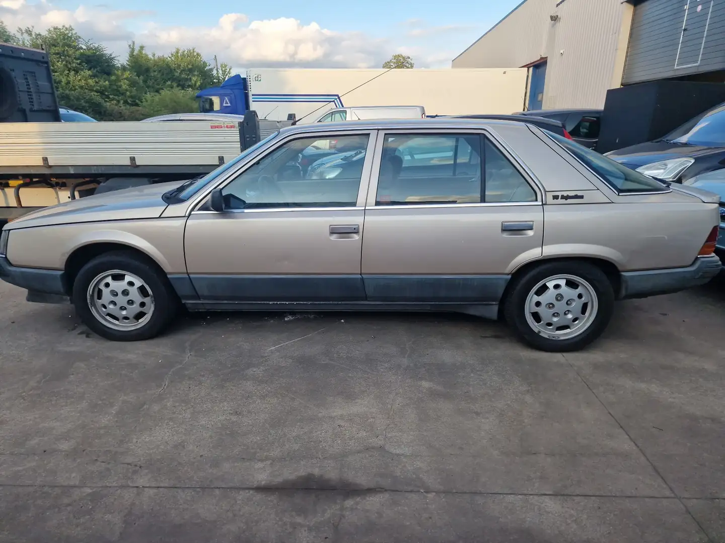 Renault R 25 V6 Injection - 1