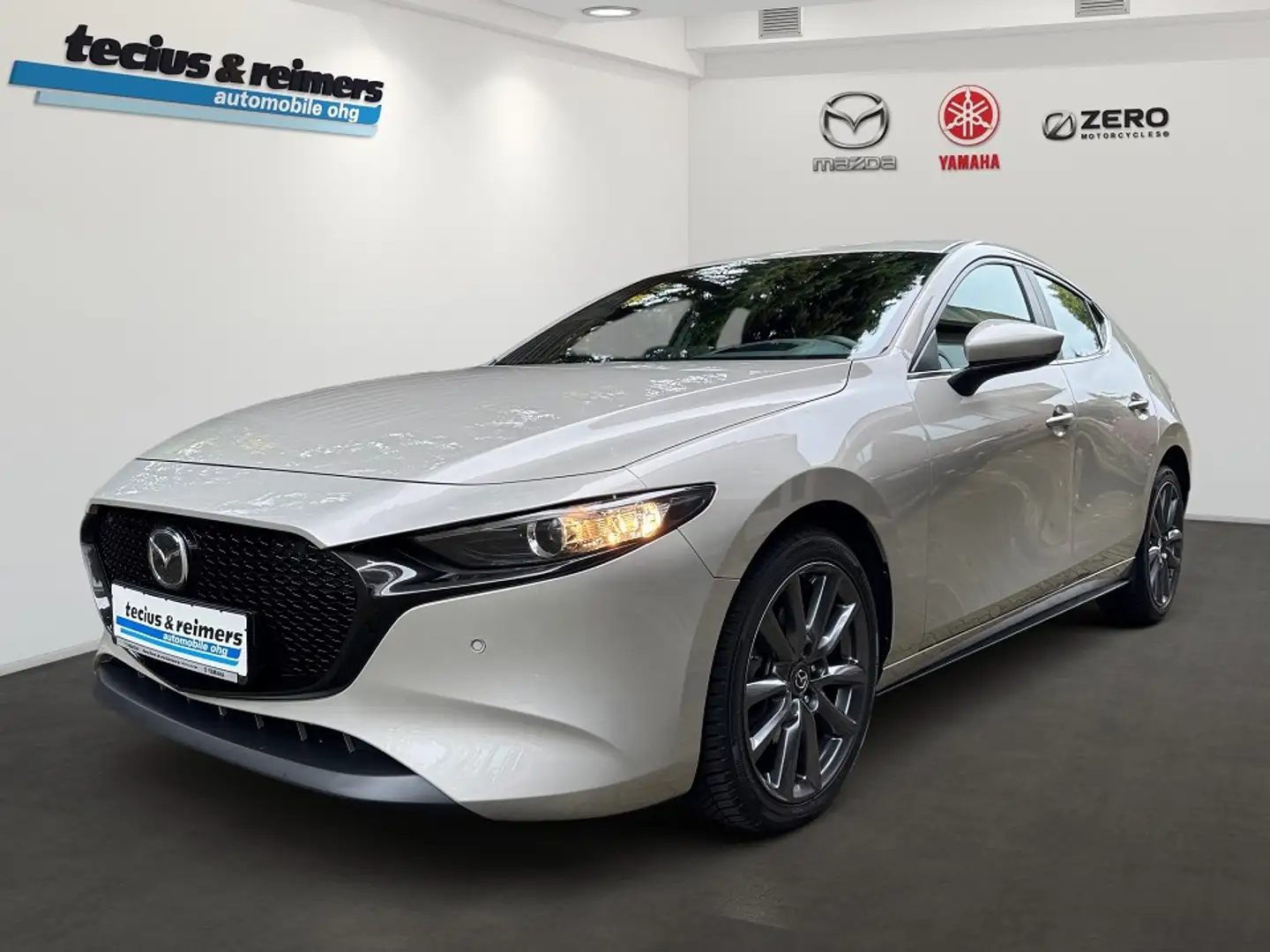 Mazda 3 e-SKYACTIV-G 140 Autom. Center-Line Silber - 1