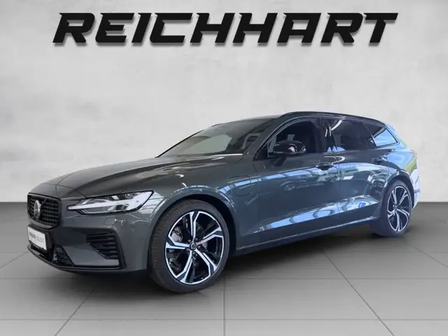 Volvo V60 Plus T6 AWD Plug-in Hybrid, Elektrisch/Benzin, Dark