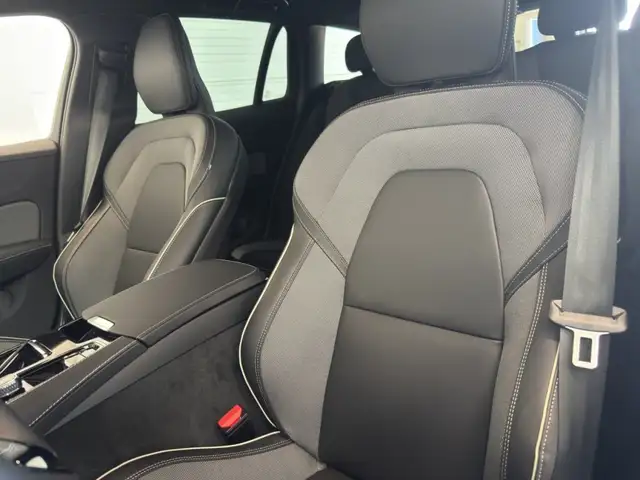 Volvo V60 Plus T6 AWD Plug-in Hybrid, Elektrisch/Benzin, Dark Ansicht 19