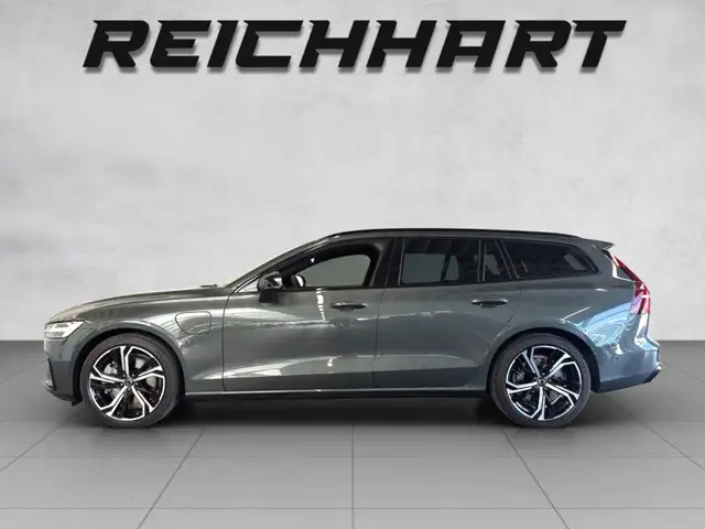 Volvo V60 Plus T6 AWD Plug-in Hybrid, Elektrisch/Benzin, Dark Ansicht 2