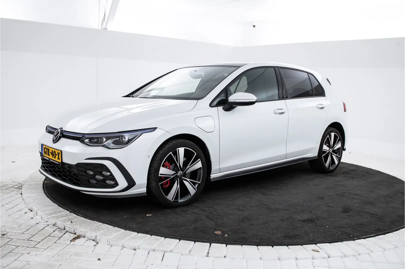 Volkswagen Golf GTE 1.4 eHybrid Alle opties! Panorama, dode hoek det. Белый - 1