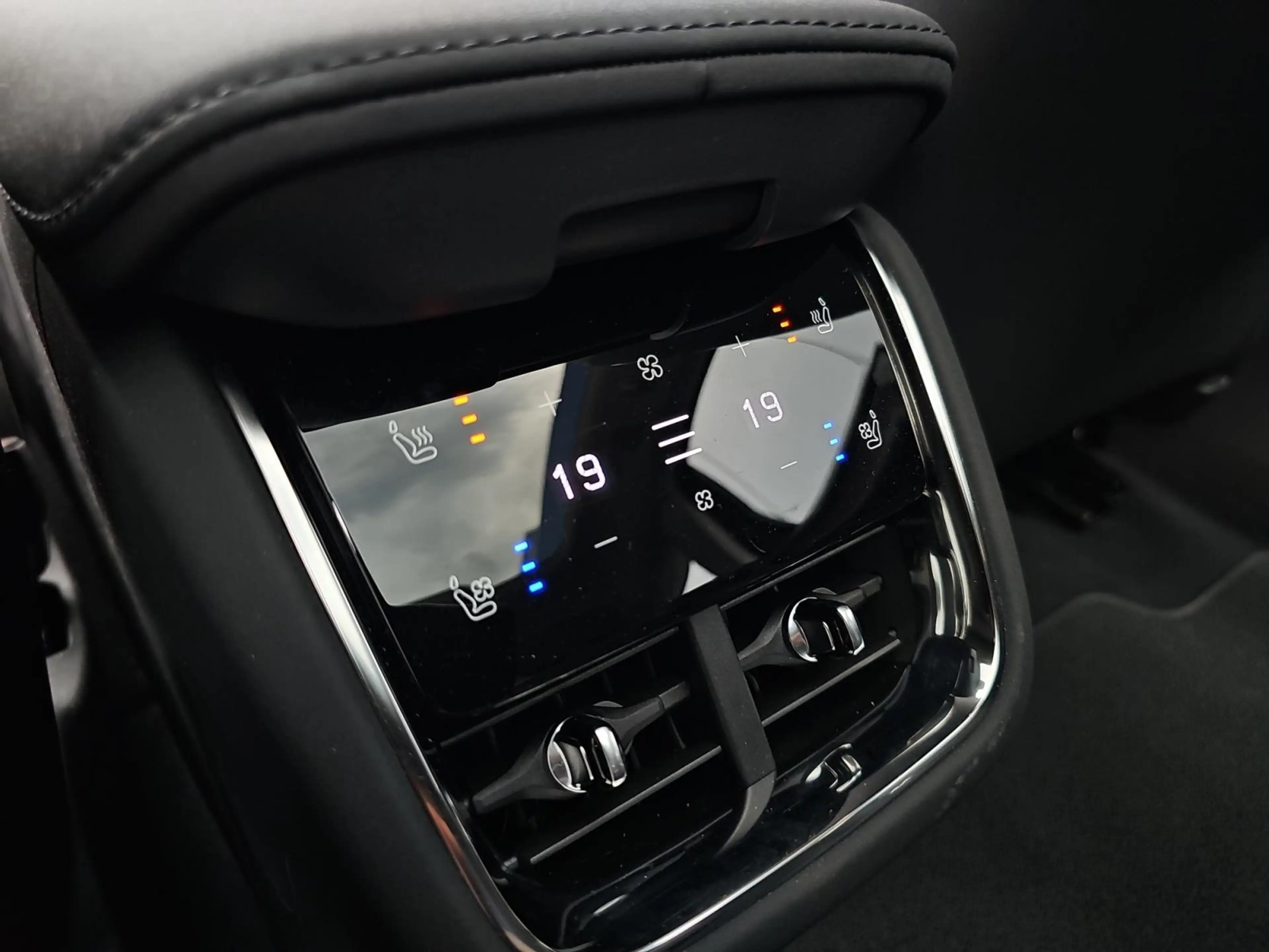 Volvo ES90 Single Motor Extended Range Ultra 92 kWh | Pilot A — photo 15