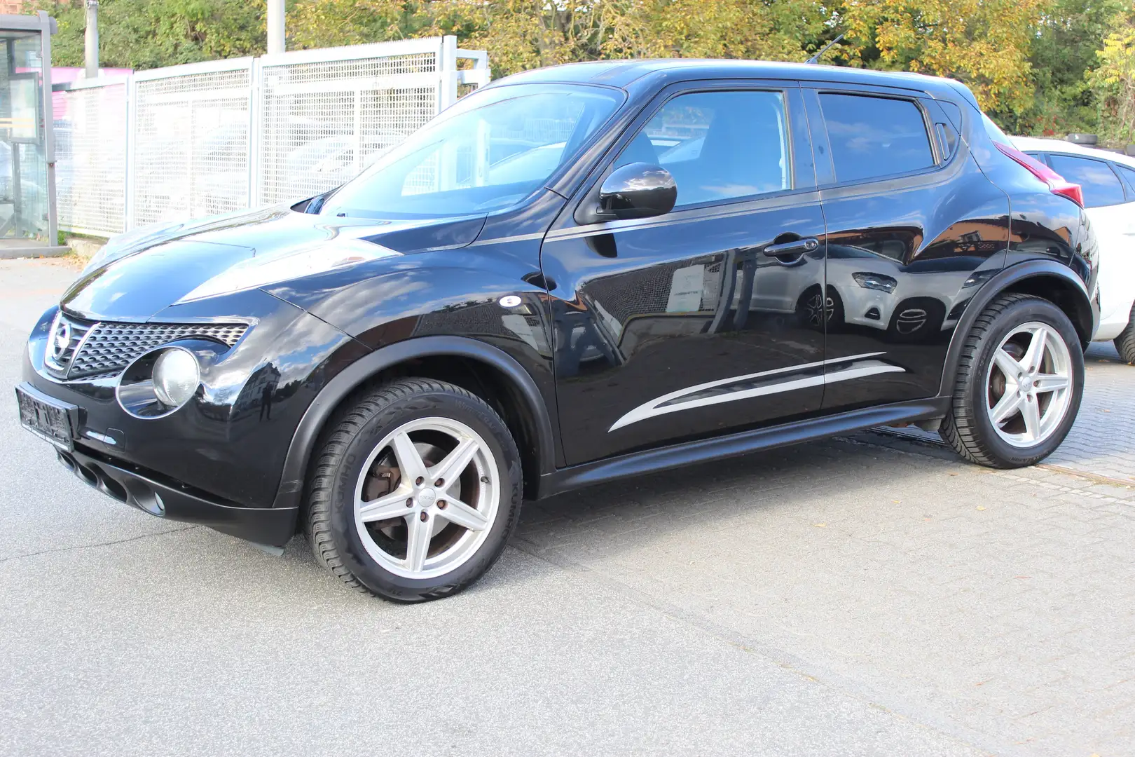 Nissan Juke Juke 1.6 DIG-T ALL-MODE 4x4i CVT Tekna Schwarz - 1