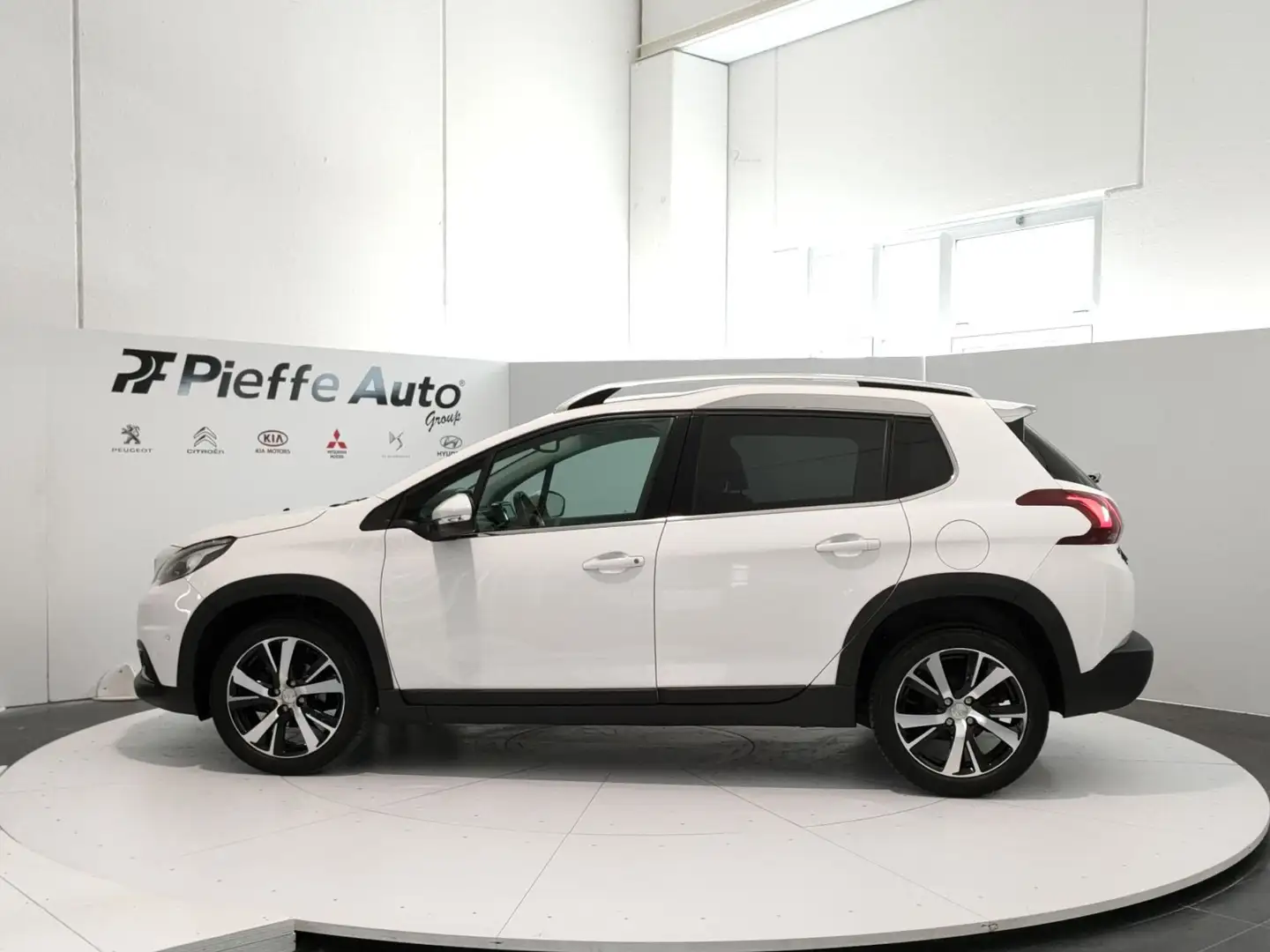 Peugeot 2008 - BlueHDi 100 Allure Bianco - 2