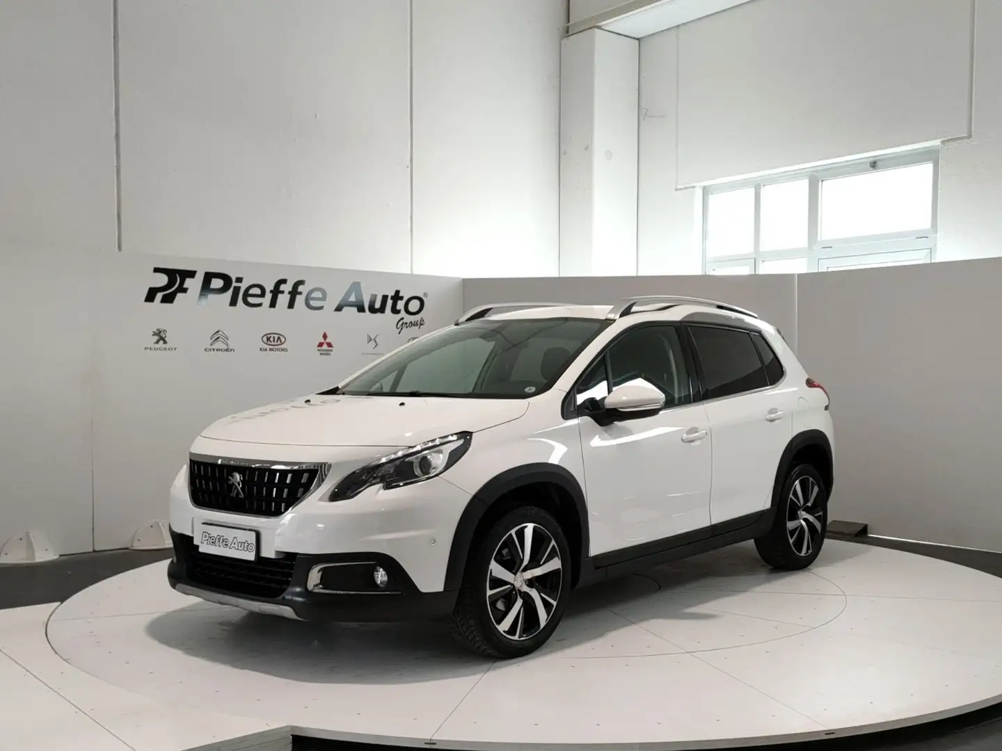 Peugeot 2008 - BlueHDi 100 Allure Bianco - 1