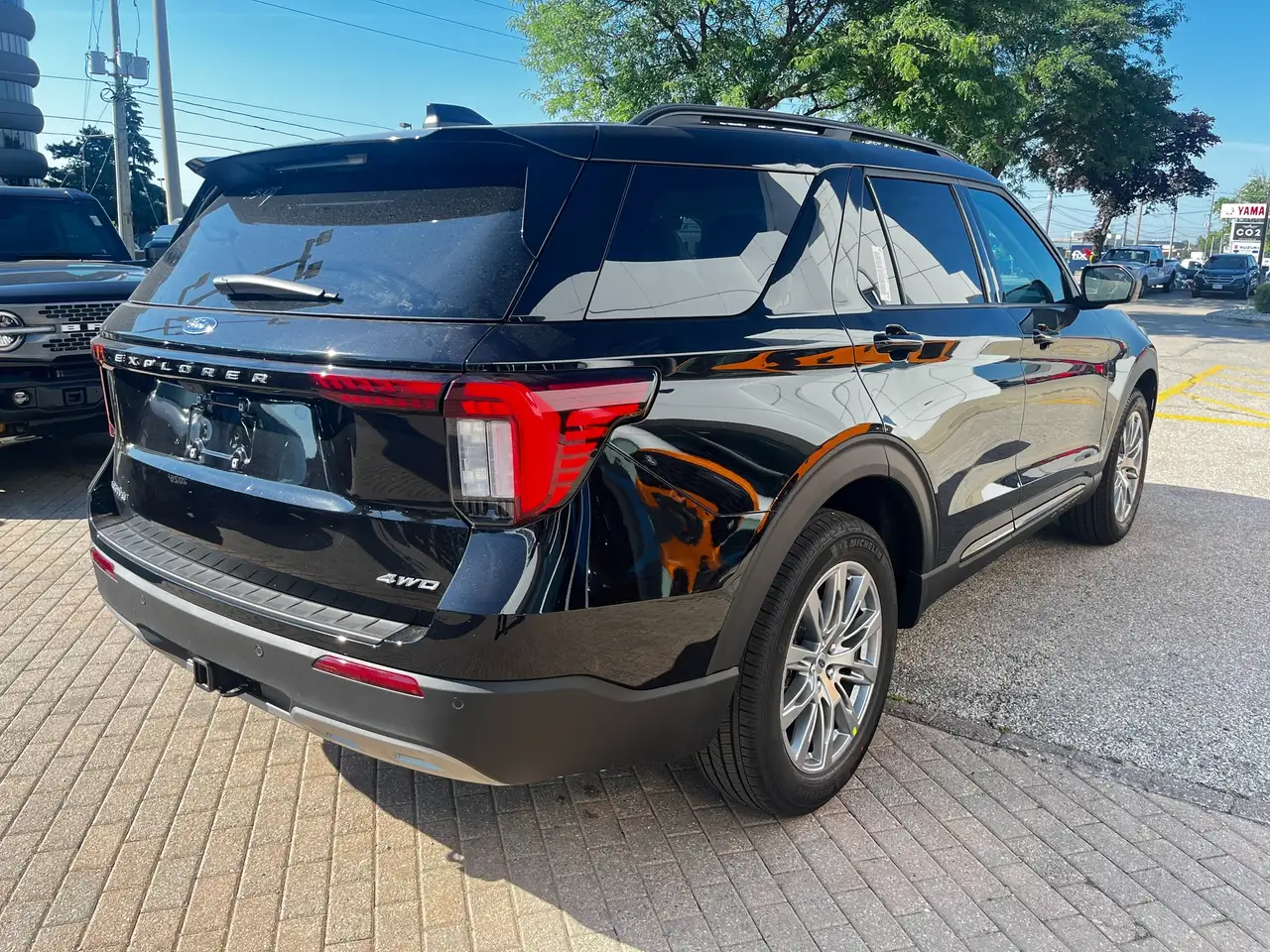 Ford Explorer photo Ford Explorer