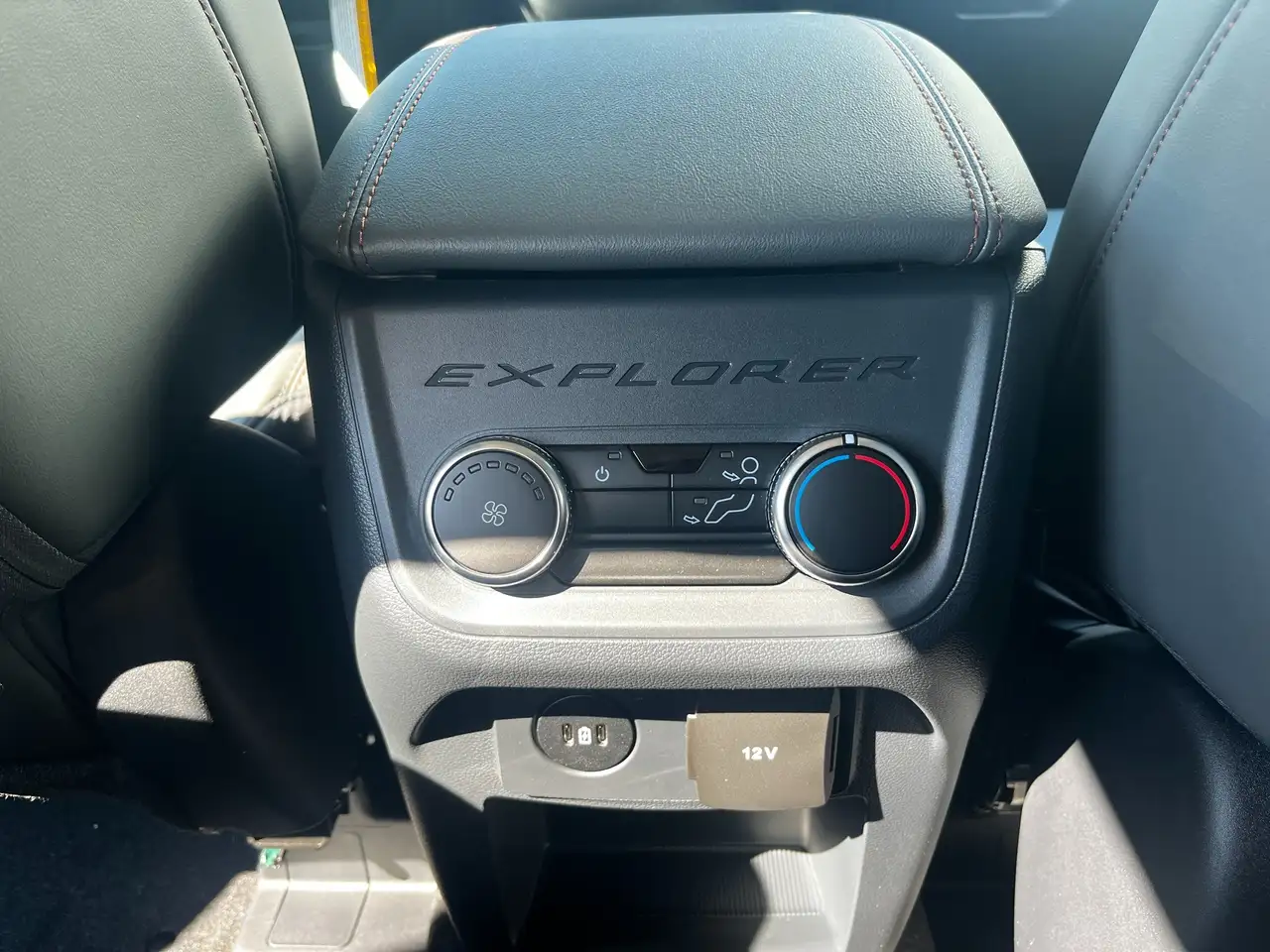 Ford Explorer photo Ford Explorer