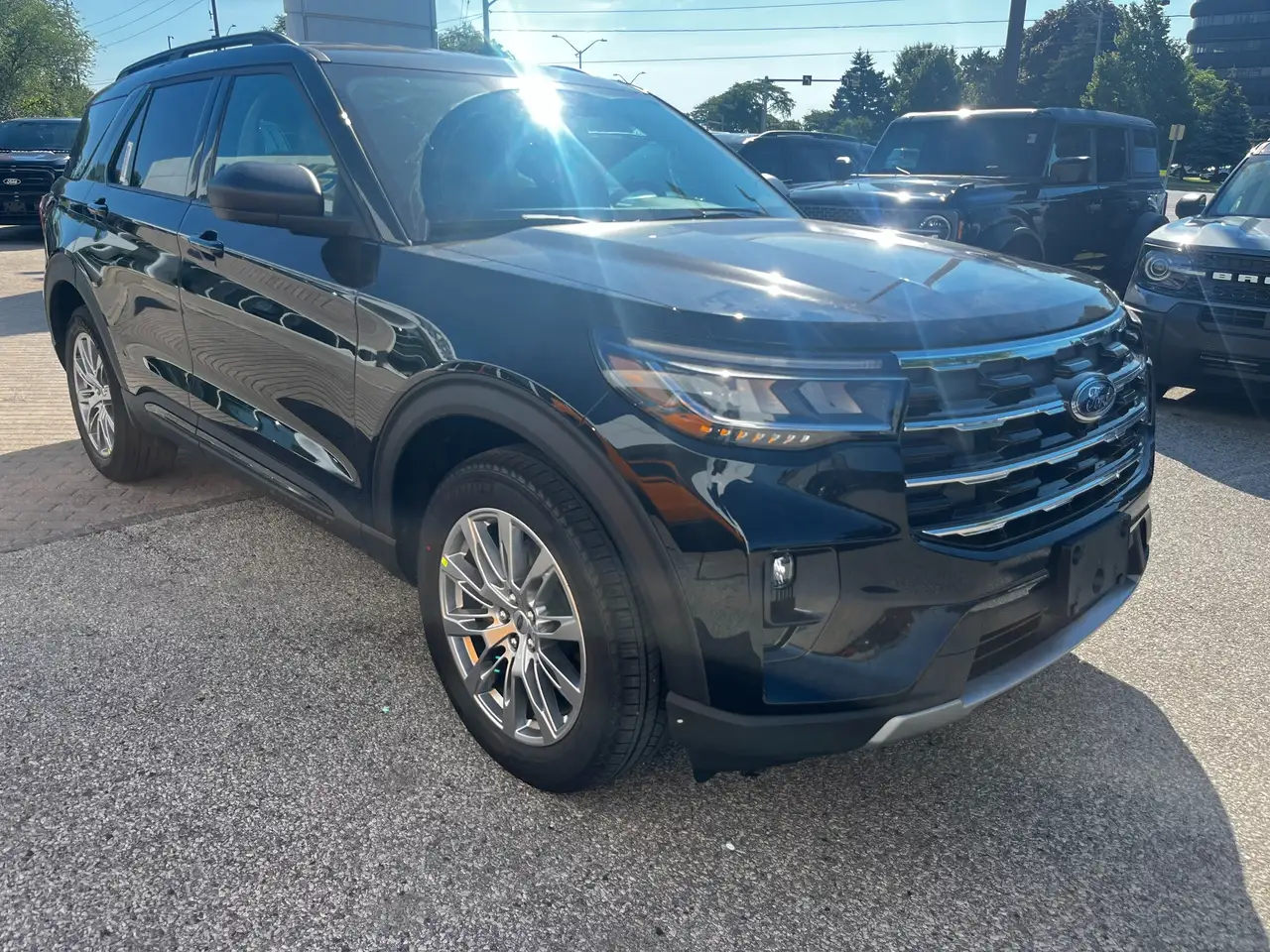 Ford Explorer photo Ford Explorer