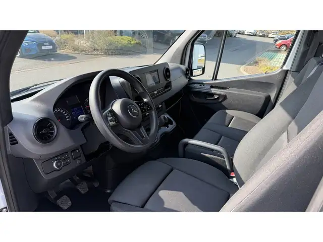 Mercedes-Benz Sprinter view 12