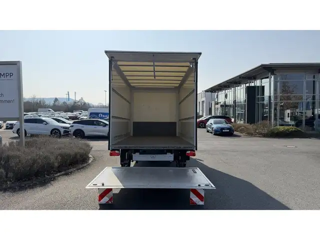Mercedes-Benz Sprinter view 8