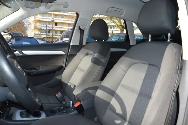 Audi Q3 view 7