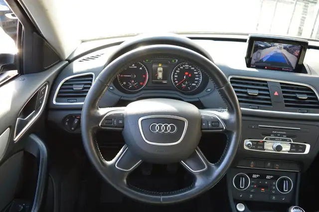 Audi Q3 view 15
