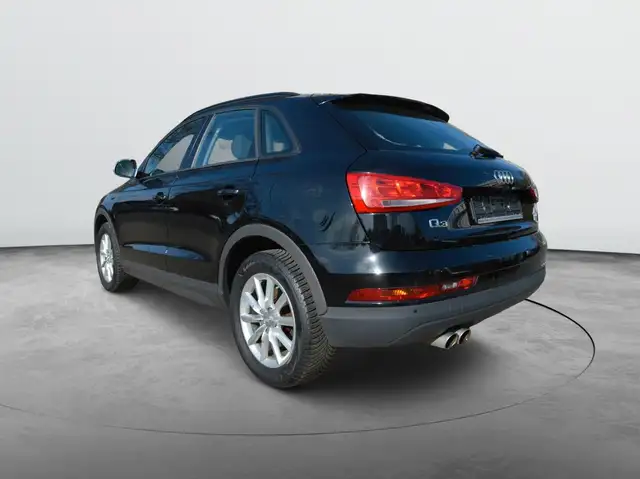 Audi Q3 view 5