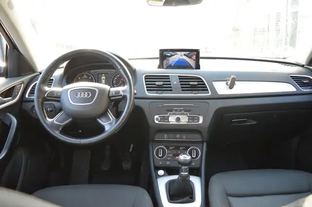 Audi Q3 view 11