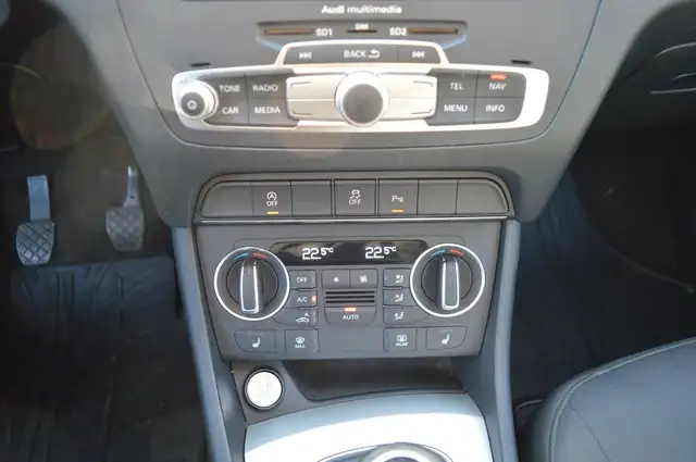 Audi Q3 view 13