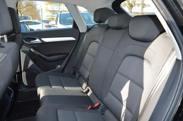 Audi Q3 view 10