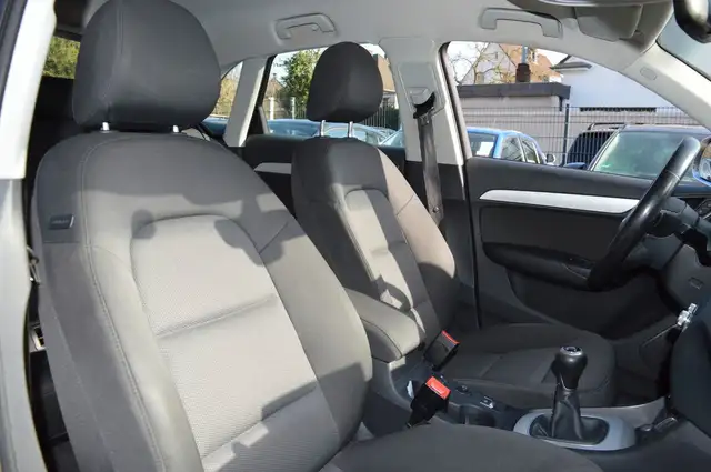 Audi Q3 view 14