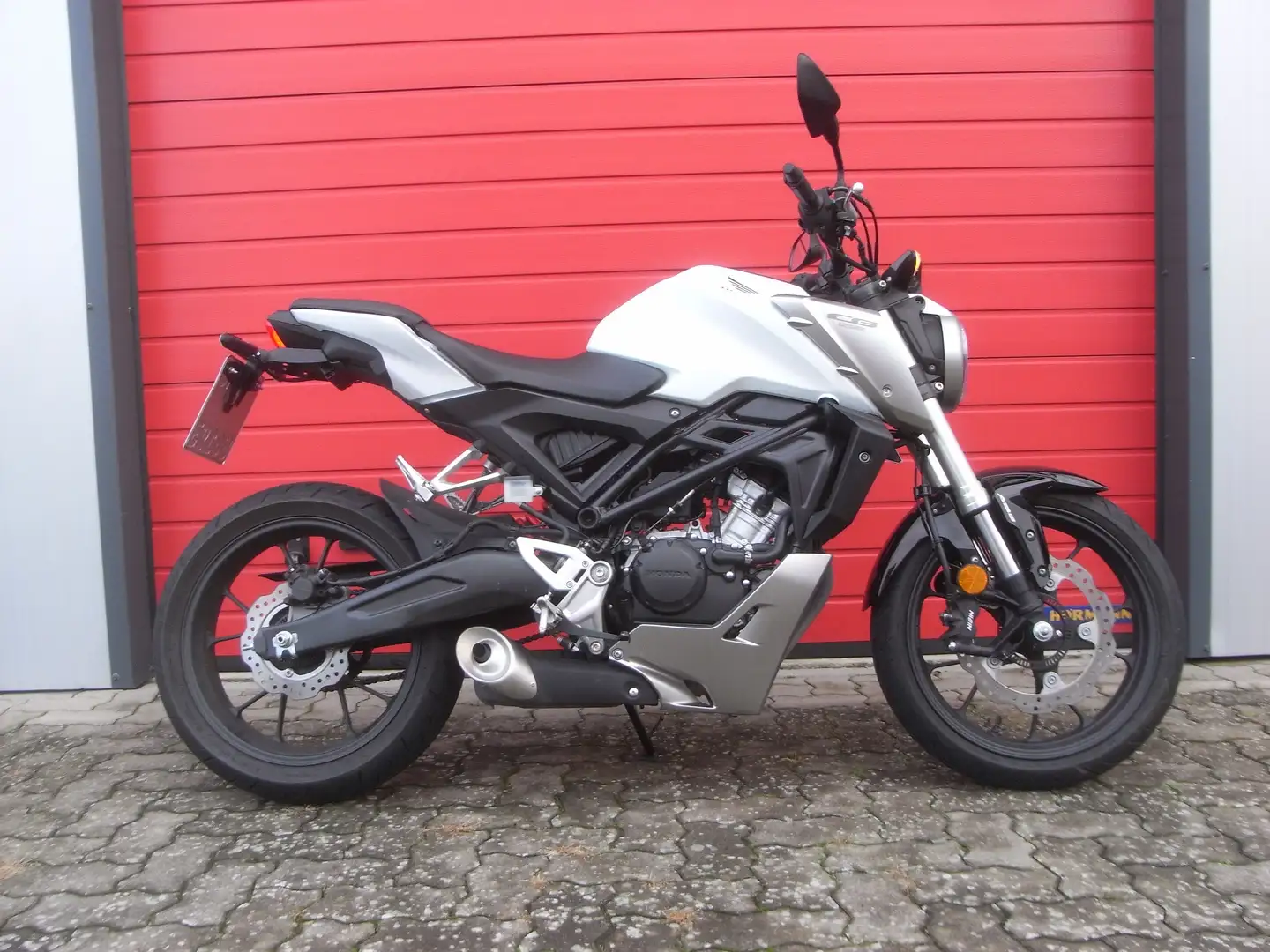 Honda CB 125 R Neo Sports -- Wenig Km -- Neuer Service !!!! Weiß - 2