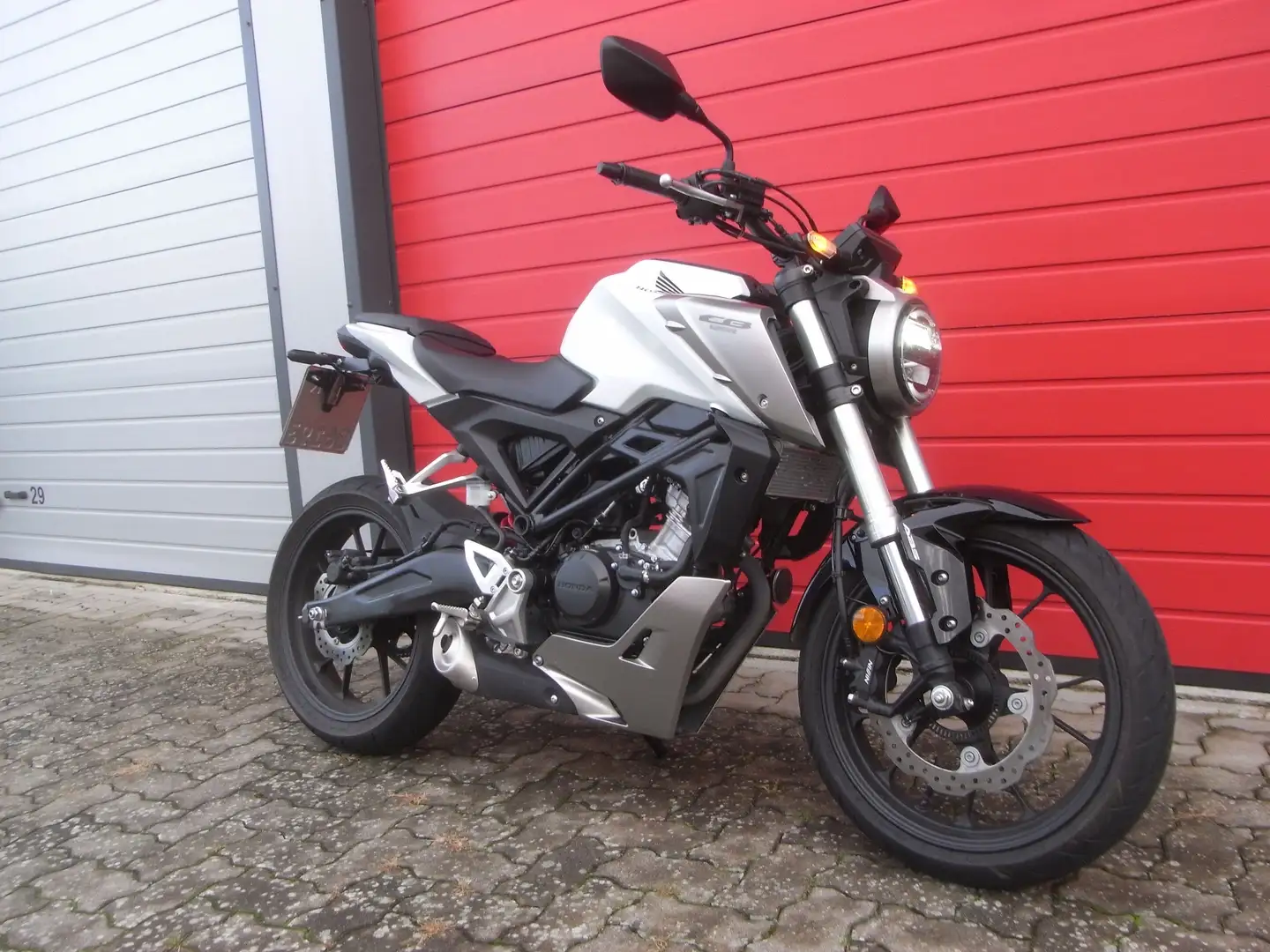 Honda CB 125 R Neo Sports -- Wenig Km -- Neuer Service !!!! Weiß - 1