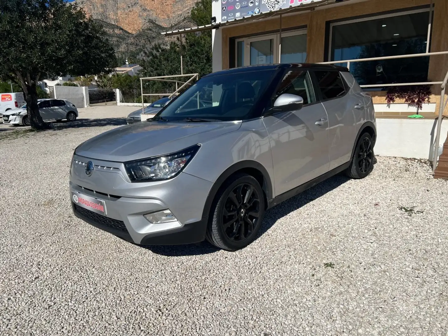 SsangYong Tivoli D16T Limited 4x2 Gris - 2