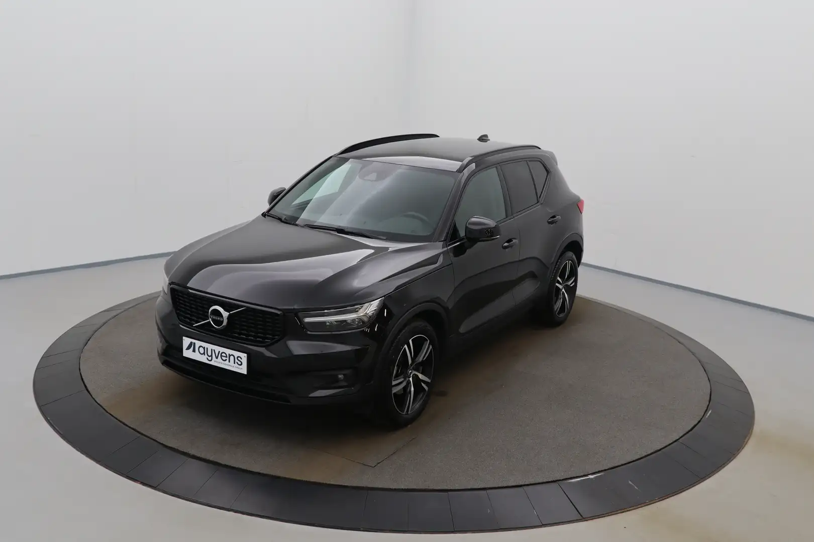 Volvo XC40 1.5 T3 R-Design LEDER LED GPS PDC Zetel-stuurverw. Zwart - 1