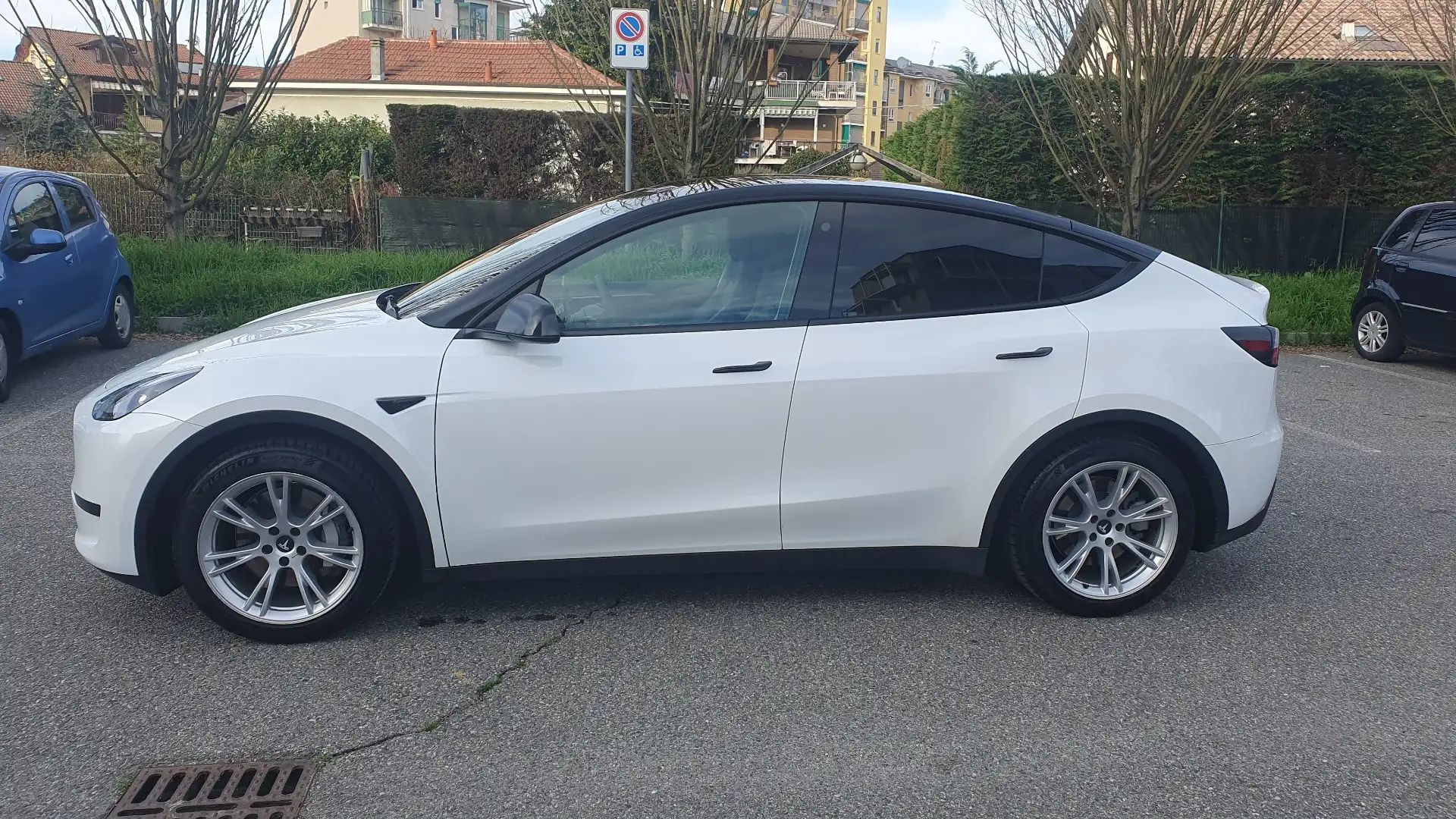Tesla Model Y Model Y 11/2022 Single Motor RWD Bianco - 1