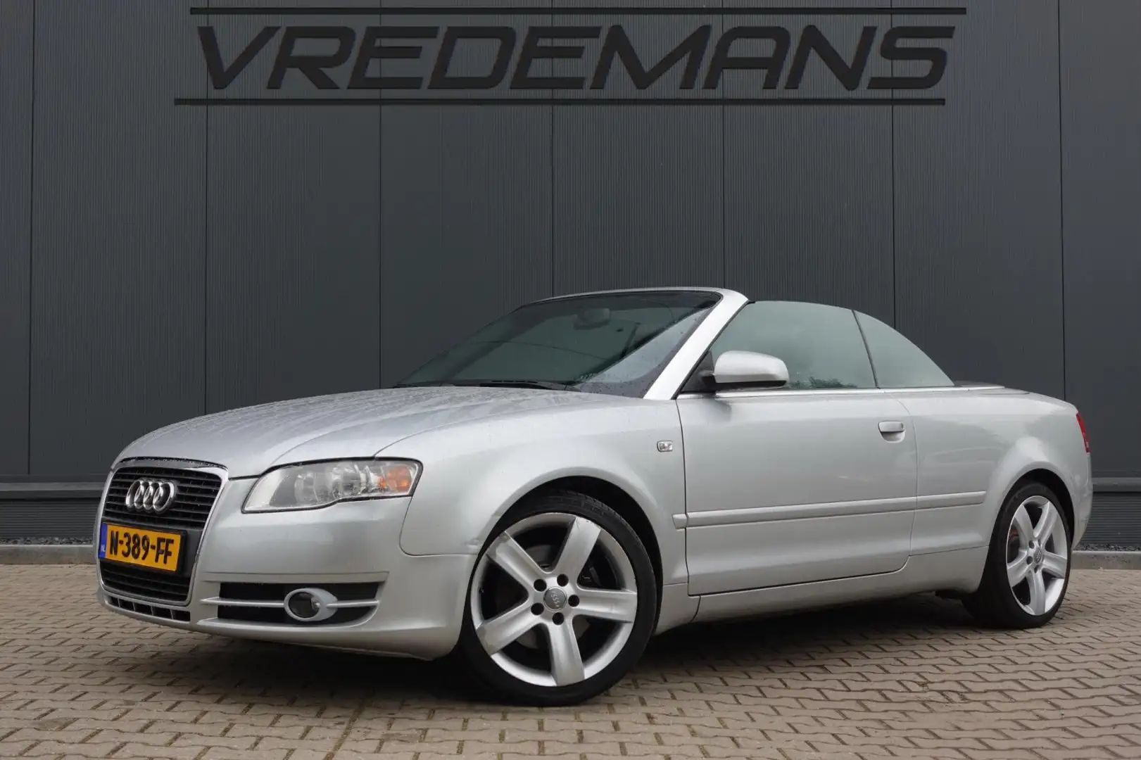 Audi A4 Cabriolet 1.8 Turbo LEDER Grijs - 1