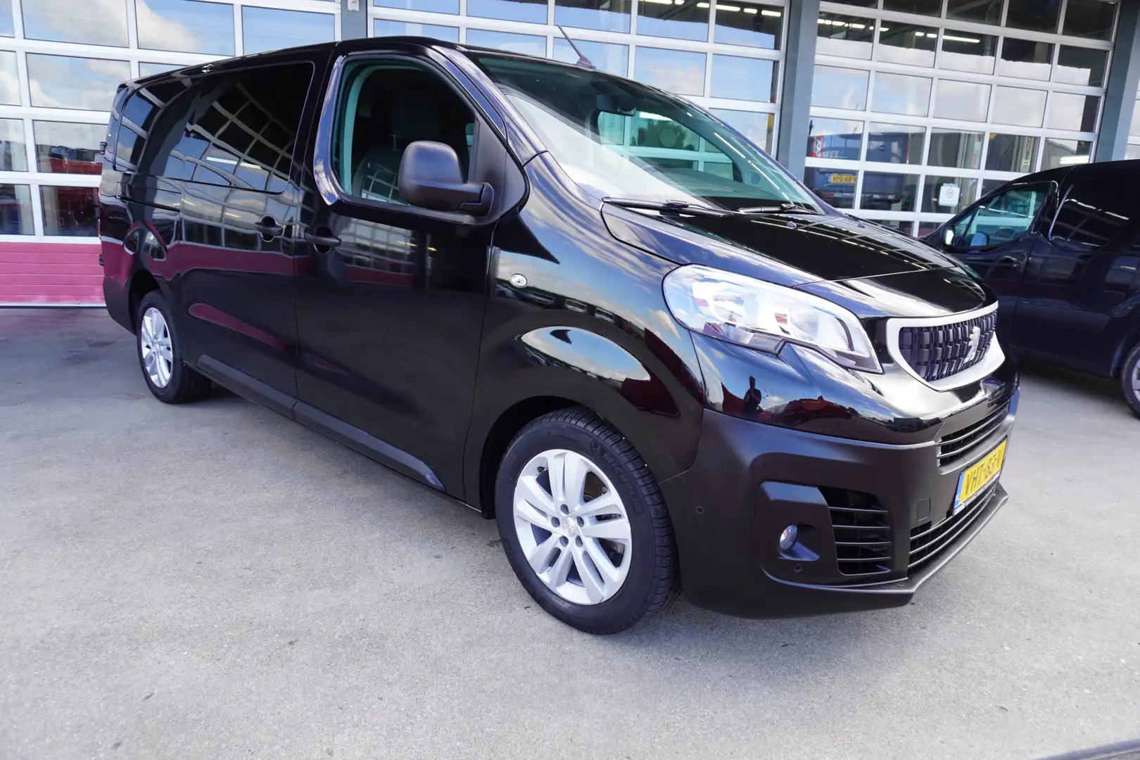 Peugeot Expert 2.0 BlueHDI 123PK Long Premium Dubbelcabine nr. V0 Nero - 1