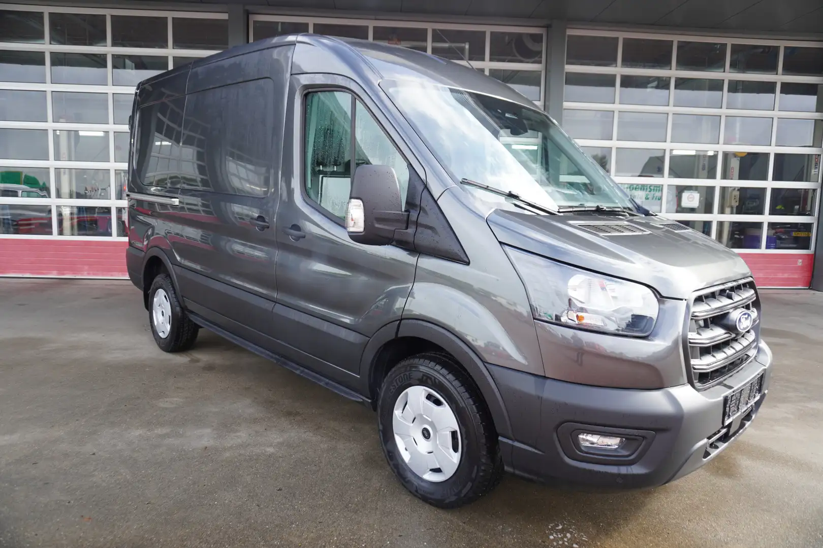 Ford Transit 350 2.0 TDCI 165pk L2H2 Trend Automaat Schuifdeur Grijs - 2
