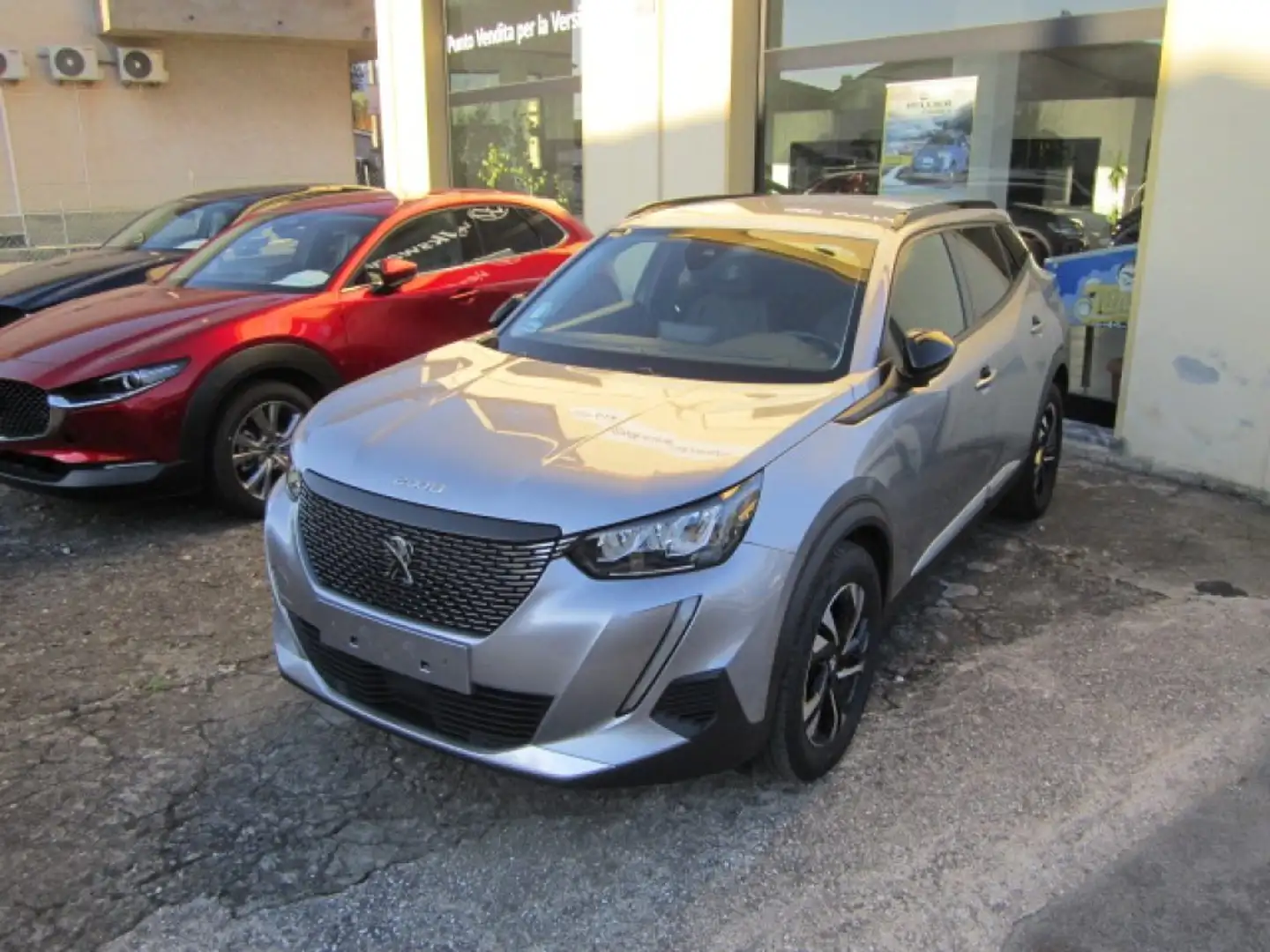 Peugeot 2008 PureTech 130 S&S EAT8 Allure Pack Gris - 2