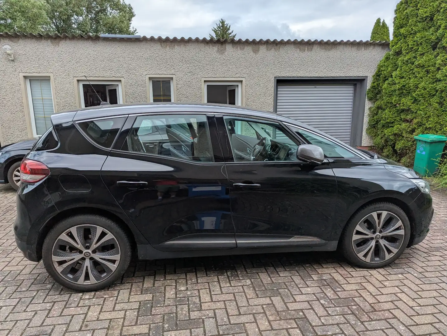 Renault Scenic ENERGY TCe 160 EDC INITIALE PARIS Чёрный - 2