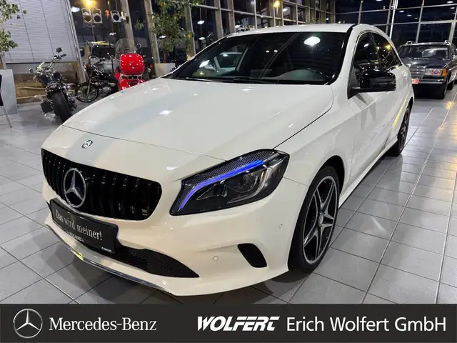 Mercedes-Benz A 220 d AMG-Räder AMG-Kühlergrill Night-Paket AHK